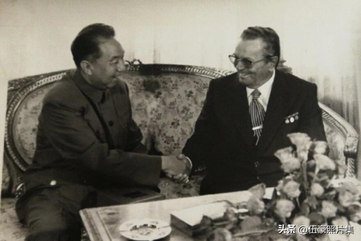 1978年8月21日，华国锋同志乘专机从布加勒斯特到达贝尔格莱德，对南斯拉夫进行