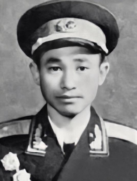 1951年，抗美援朝战役，彭德怀命蔡长元以死抗敌，谁知蔡长元转头就下令解散军队，