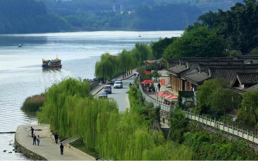 国庆即将到来，三个好消息传出，事关钱包回血。

第一个，为抢客流各地拼了。国庆期