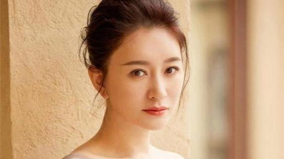 你知道吗？李小冉短短两周经历了什么

2026年4月上旬，李小冉在《乘风2026