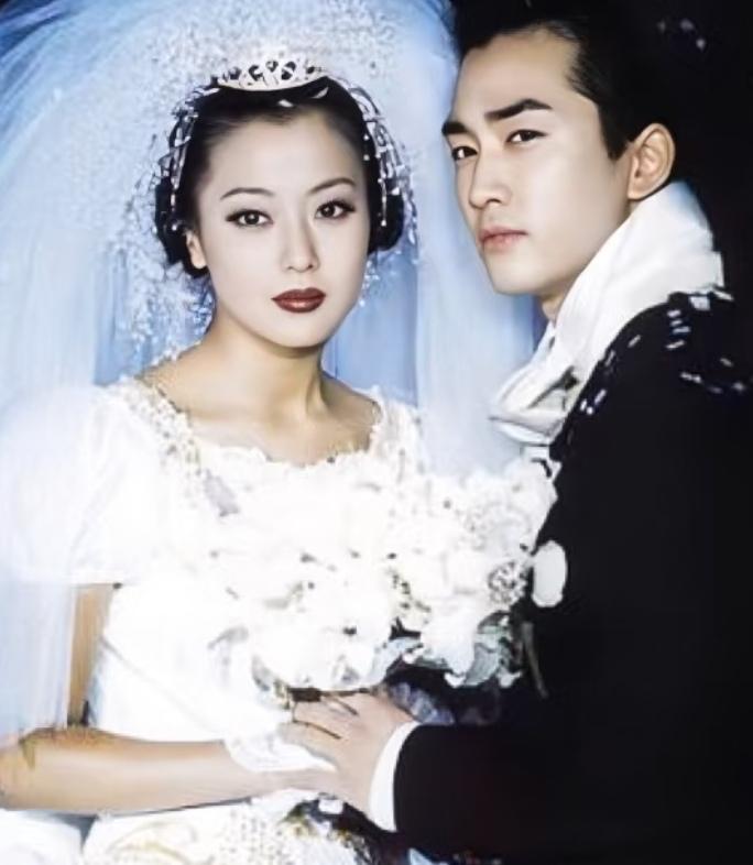 不得不说，韩国早期的男女明星颜值真的太高了，完全惊艳到我。他们的颜值，一点也不输