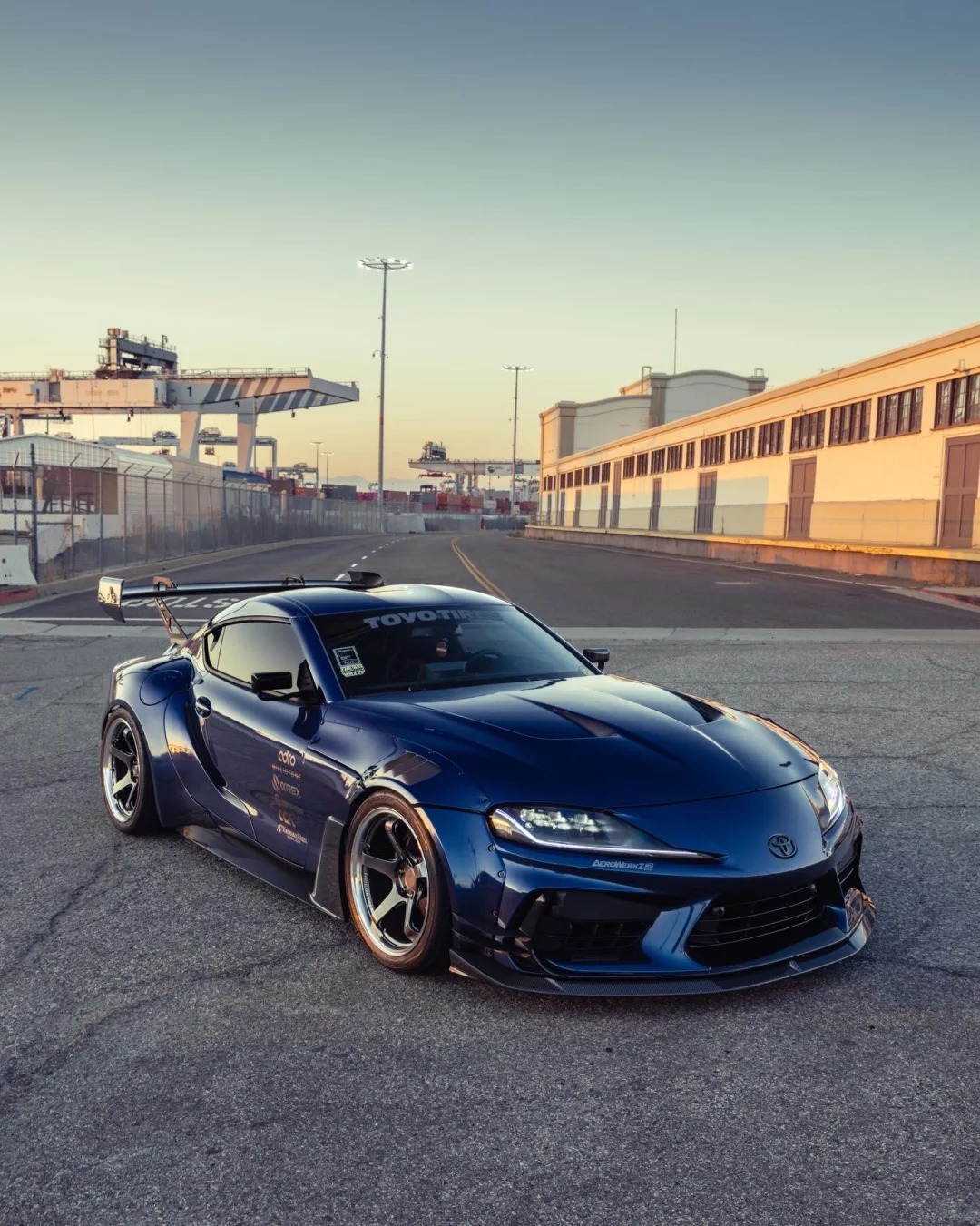 牛魔王驾到，通通闪开车东车西