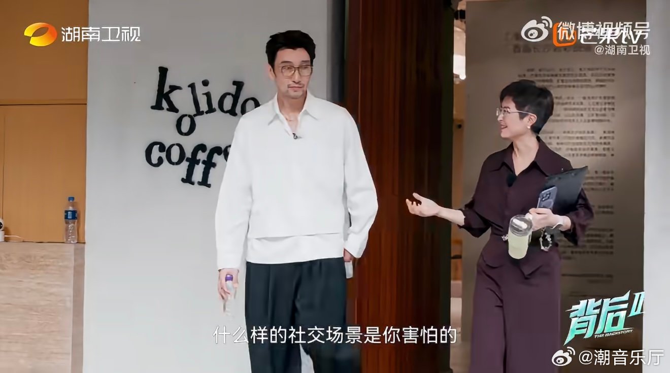 满江最怕披哥做游戏 谁能想到，在披哥从容唱歌的满江，私下最怕节目安排的游戏，采访