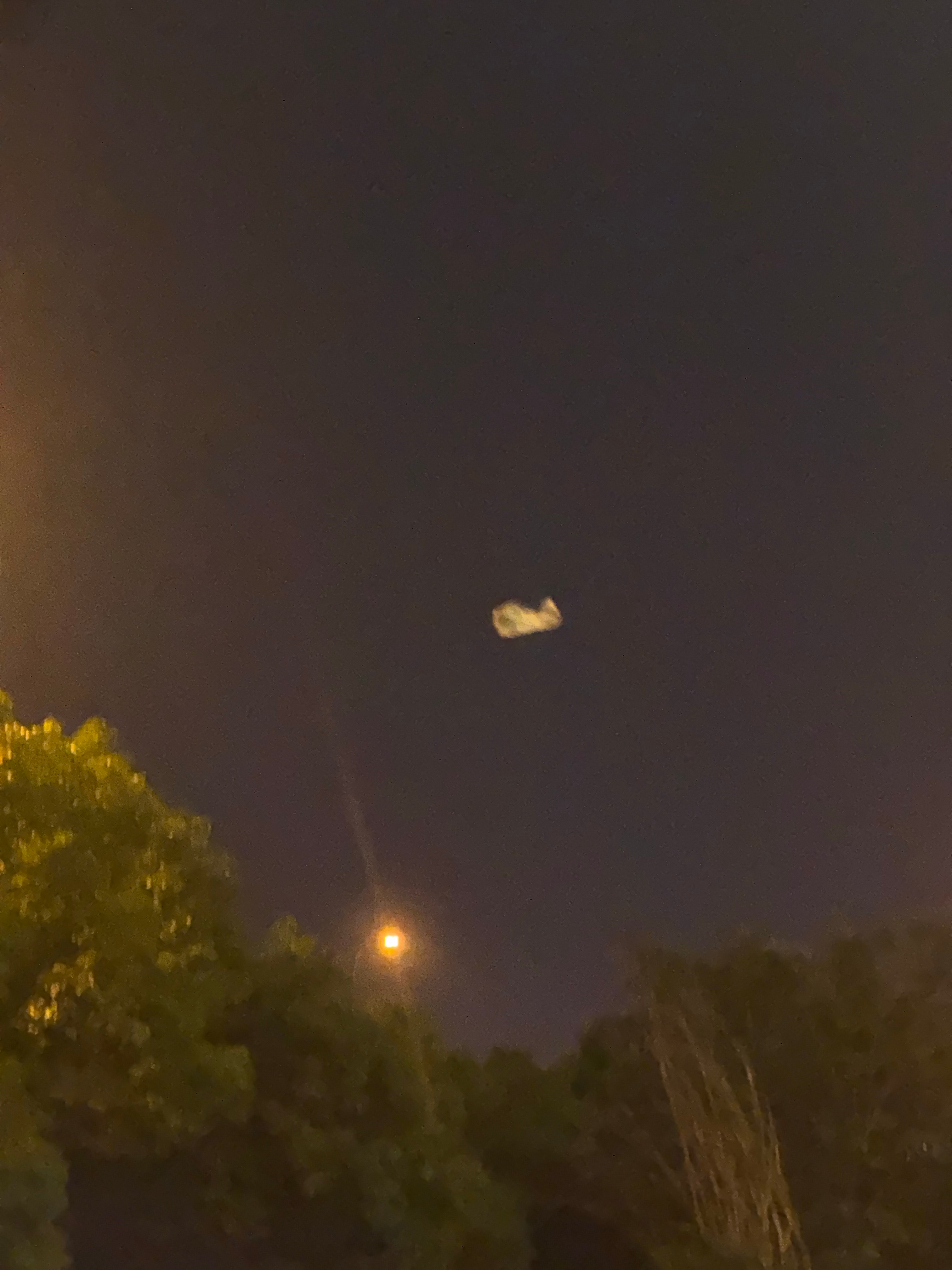 虽然你可能觉得没意思但是我觉得超级有意思我拍到了一个塑料袋在空中飞行了15分钟合
