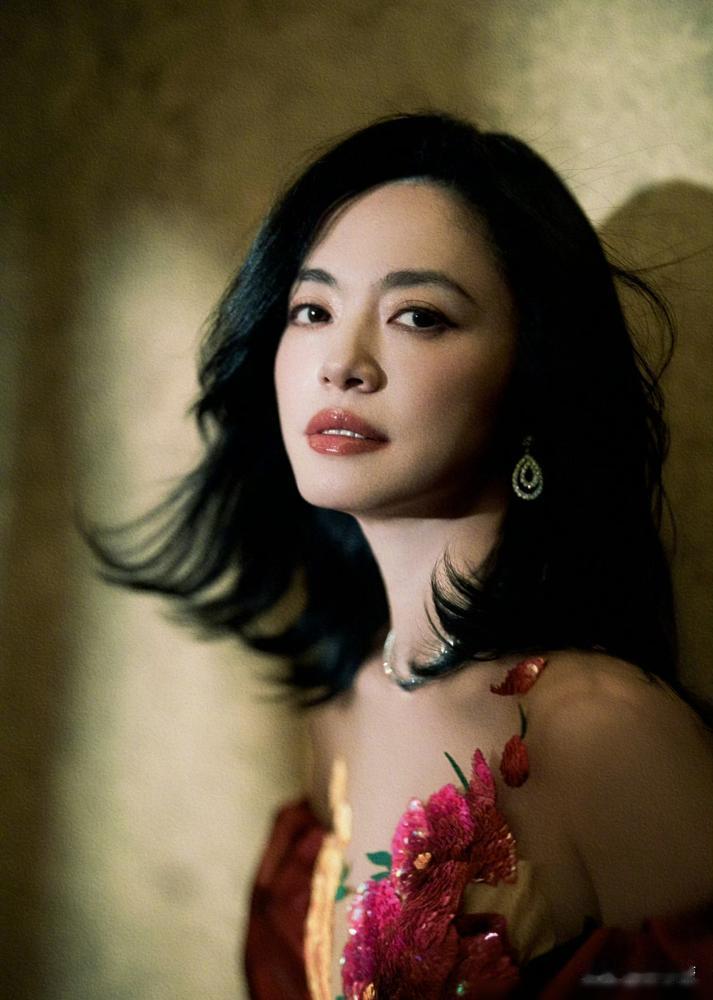 你刚刷到没？姚晨曹郁官宣离婚！他俩居然瞒了所有人整整6年！
2010年拍《爱出