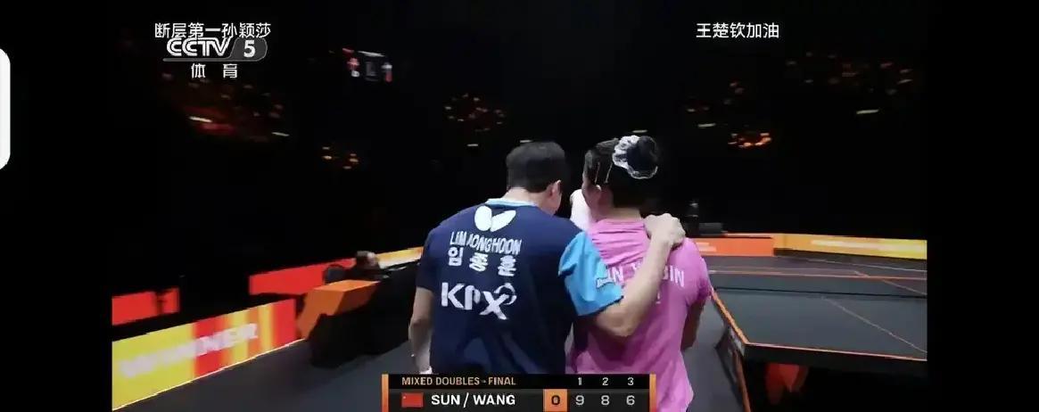 莎头混双0比3丢了冠军。
 
这事得说透。一半是莎莎脚伤闹的，跑不动不敢使劲，平