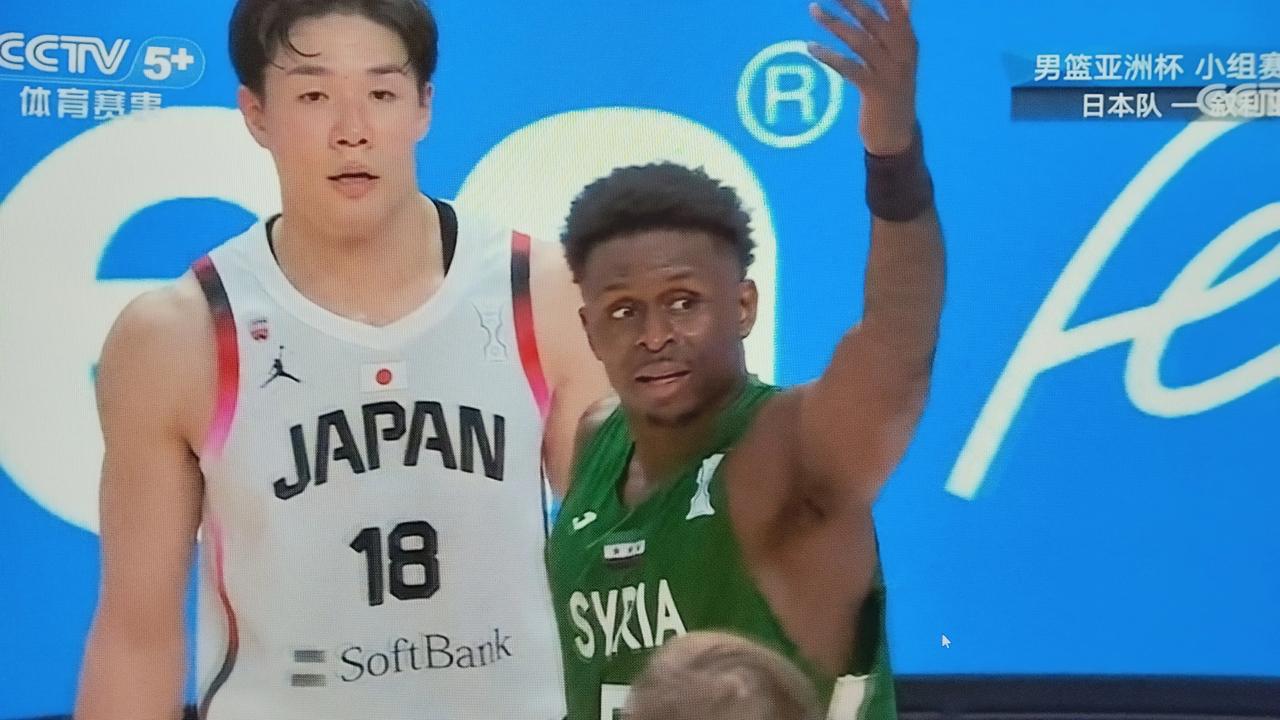 看了韩国队对阵澳大利亚队的比赛，又看了日本队对阵叙利亚的比赛。从直观印象上来看，