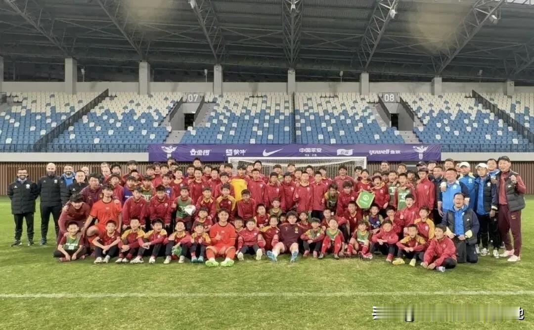 半场4球全场7球，碾压式拿下印尼只是一个开始，这波年轻人好好练，优势或许比U23