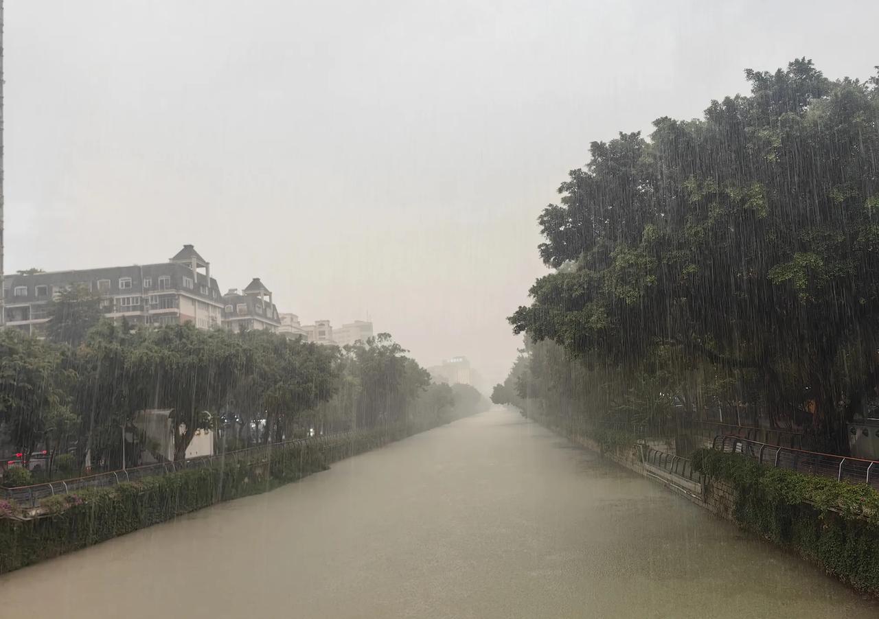 福州突如其来的暴雨 解放溪