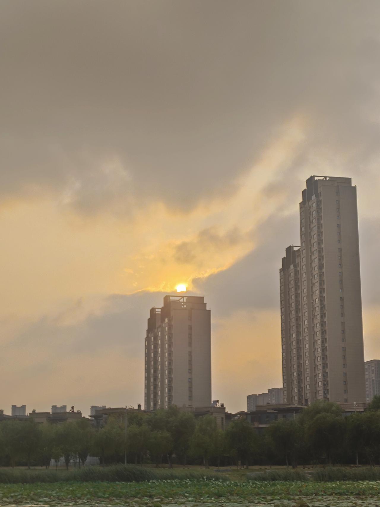 杨绛曾说：“简朴的生活，高贵的灵魂，是人生的至高境界。”余生每一天，要懂得回收能