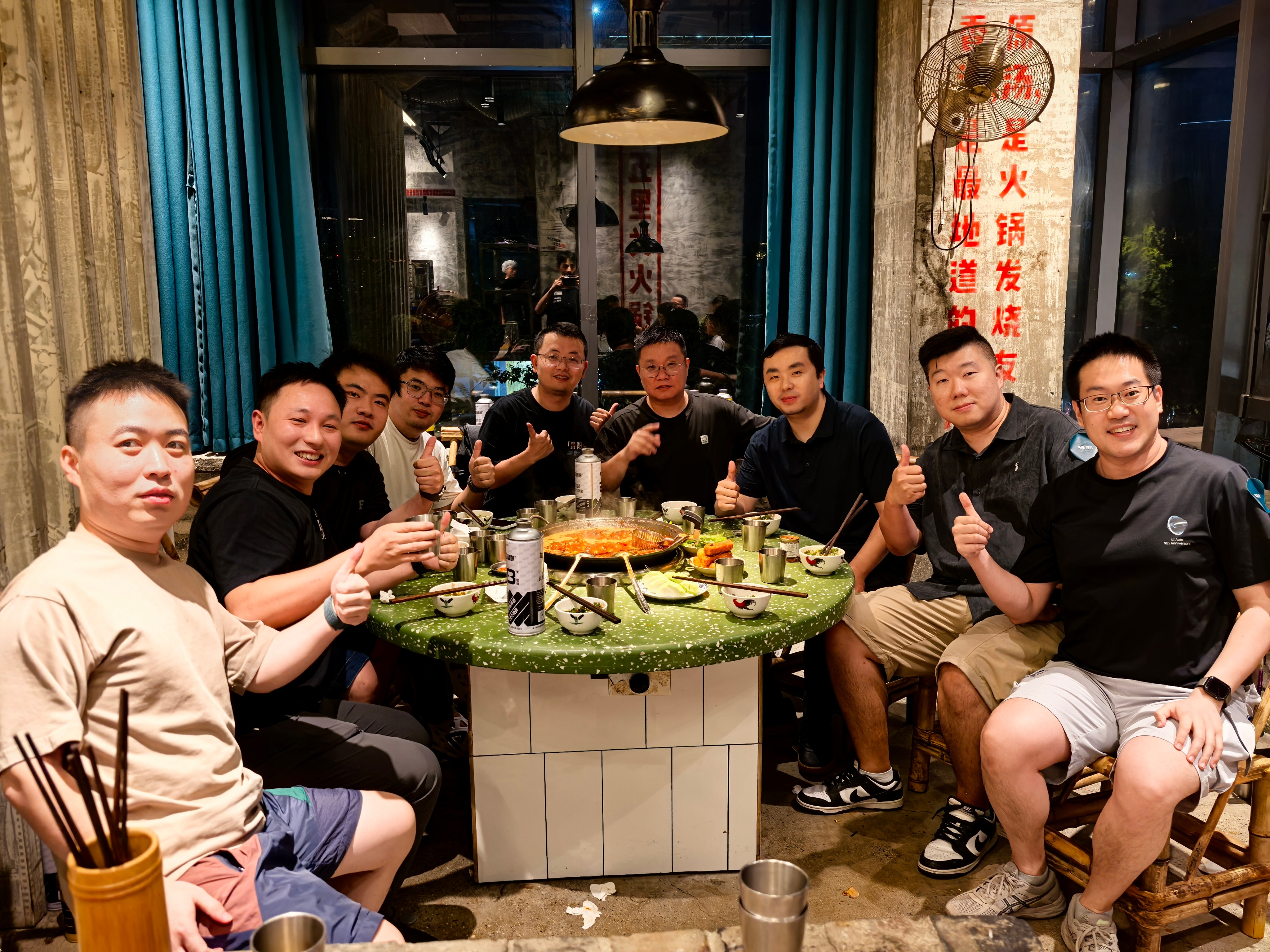 今日成都火锅局，好像我有点太严肃了。  ​​​