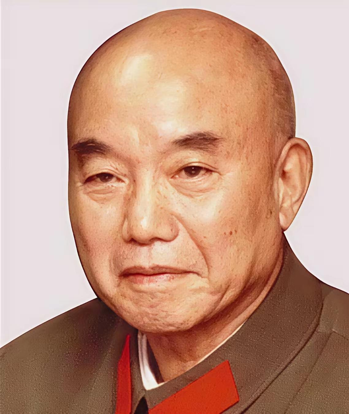 1931年，萧克看到一个俘虏后大惊失色，急忙对看守说：“他已经被俘，可以不用再捆