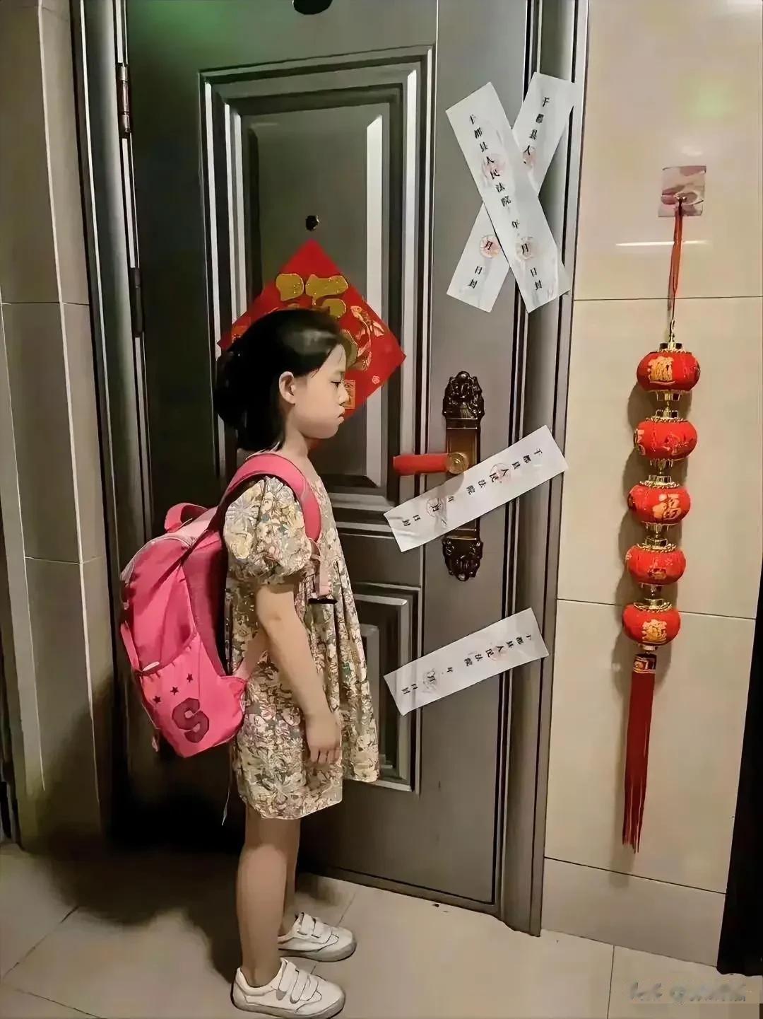干嘛呀，利用小孩子玩弄同情心？如果是老赖被查封，那是咎由自取！