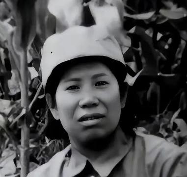 "太君，别打了，我全招！"1939年，一个女人在日军刑讯室里突然高喊投降。审讯官