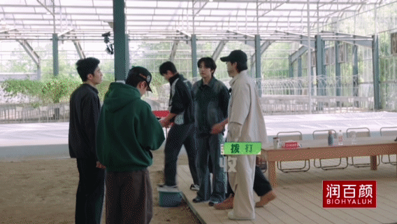 王一珩反向优惠种地吧4种地日记 拨打“收鸡热线”问蒙哥收不收鸡，蒙哥答应之后，一