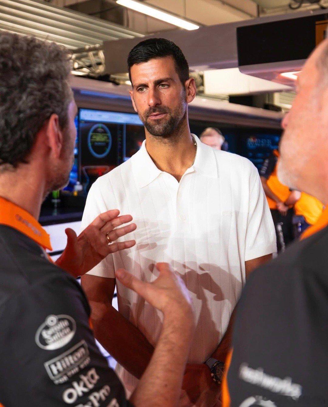 德约科维奇德约科维奇 在卡塔尔🇶🇦，老父亲也属于模特级别了，啥类型的衣服都能