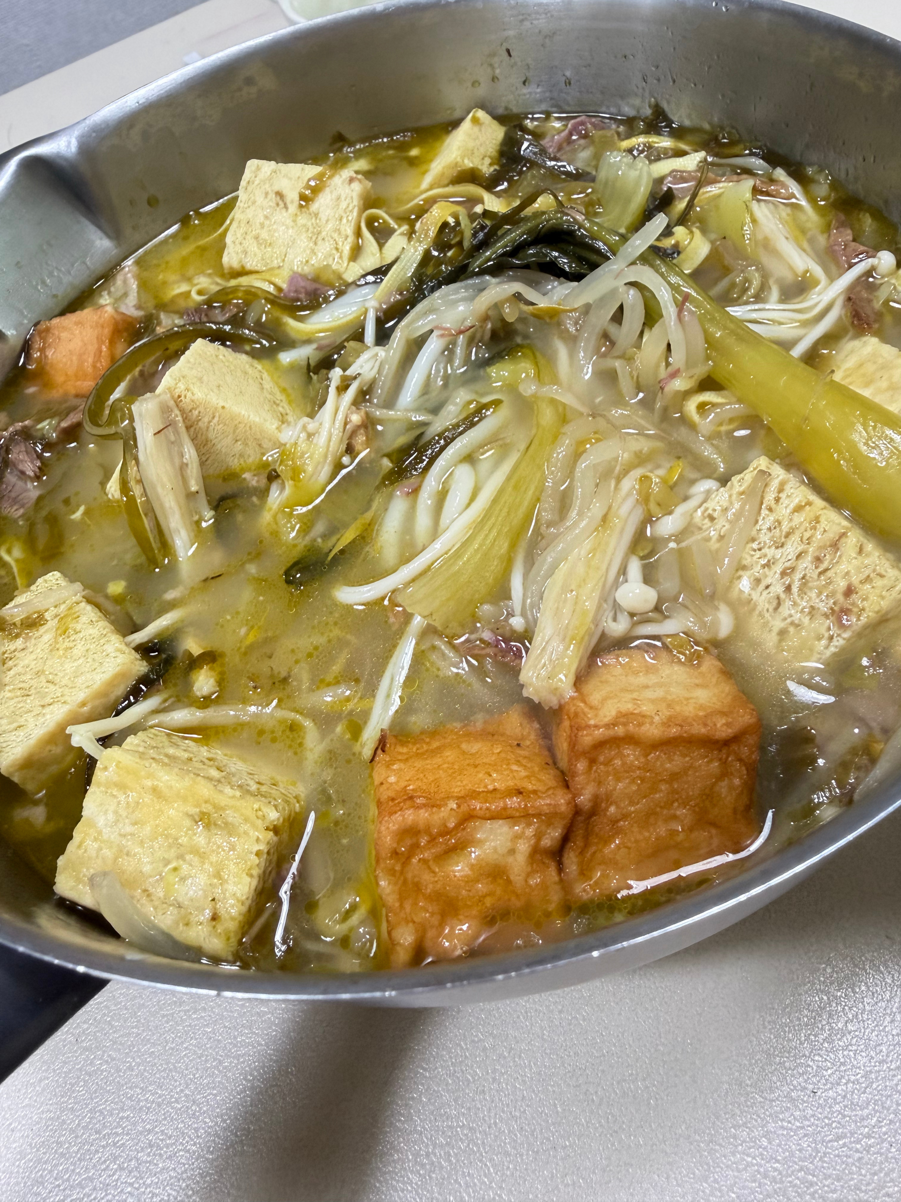俩孩子和爸爸一样都爱吃酸菜米线[皱眉]老米的食谱 ​​​