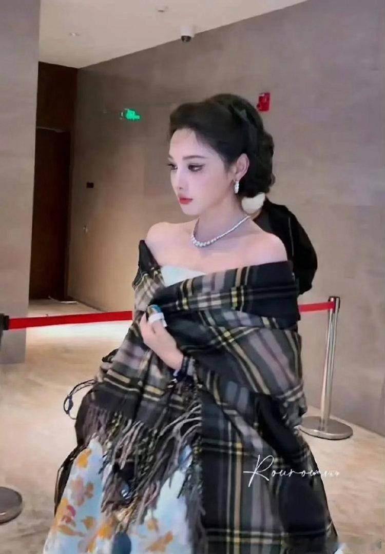 这是谁啊，可以开认人贴了 