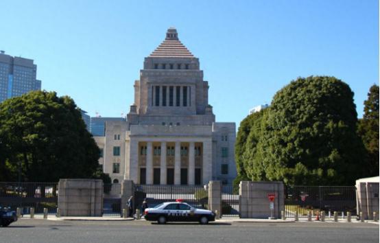 当地时间4月22号下午，日本的“国家情报会议”法案，已经在内阁委员会过审了！更扯