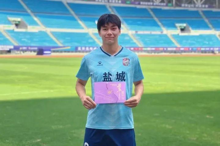 盐城队一直以来被认为是13支球队中的实力比较强的队伍，自开赛之后排名稳定在前四位