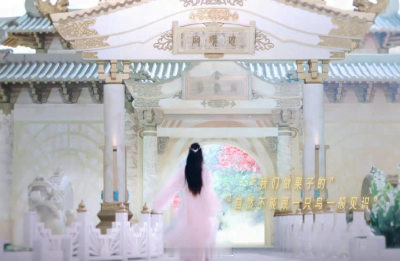 杨紫抖更新，发了锦觅转场 今夕是何年呀