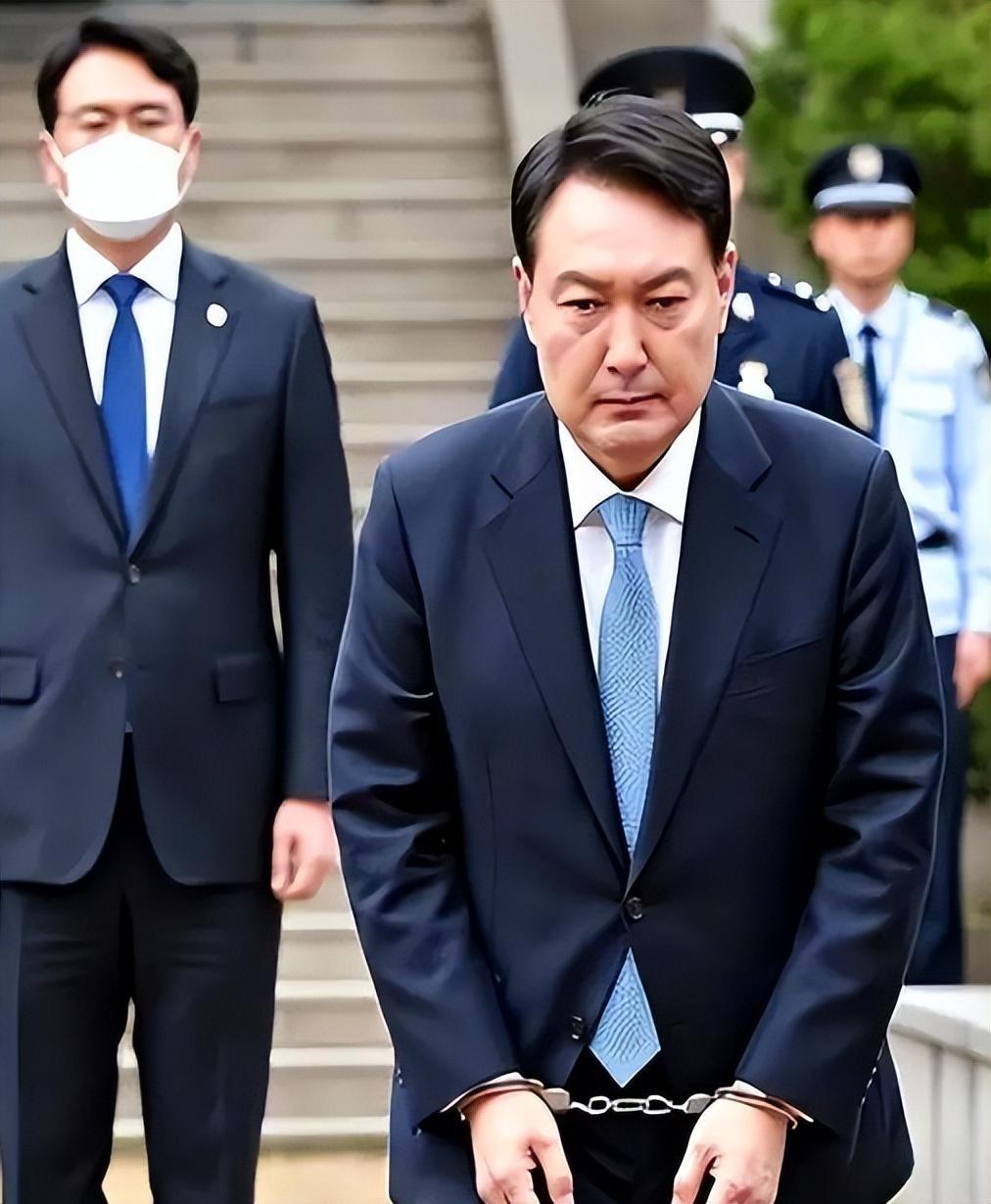 尹锡悦被判无期！韩国总统魔咒再应验，青瓦台风水真的有毒？
 
刚上任不久的尹锡悦