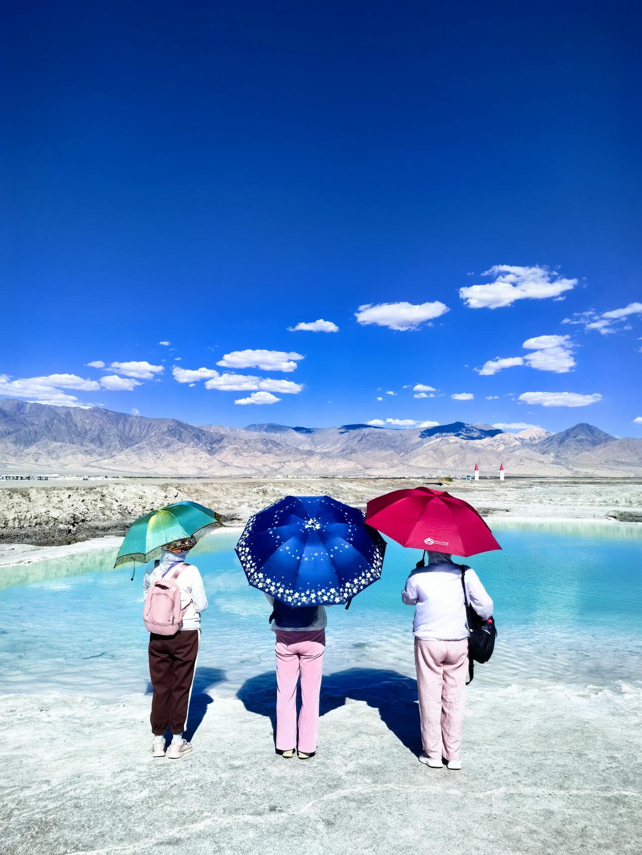 很喜欢这句话：翻书的日子,有浅风作伴。苦读的光阴,有明月相照。无人的深夜,有家人