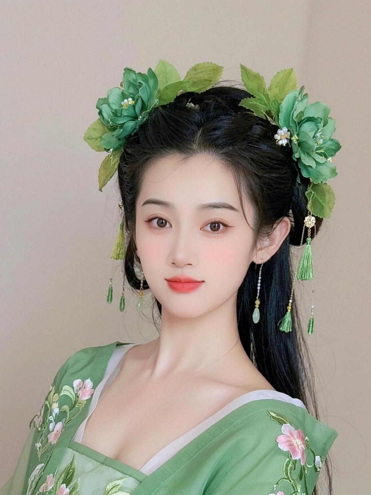 我五妹本来就是天仙呀，而且是最美的天仙。小时候最喜欢天喜地里面的五妹了😋拍同款