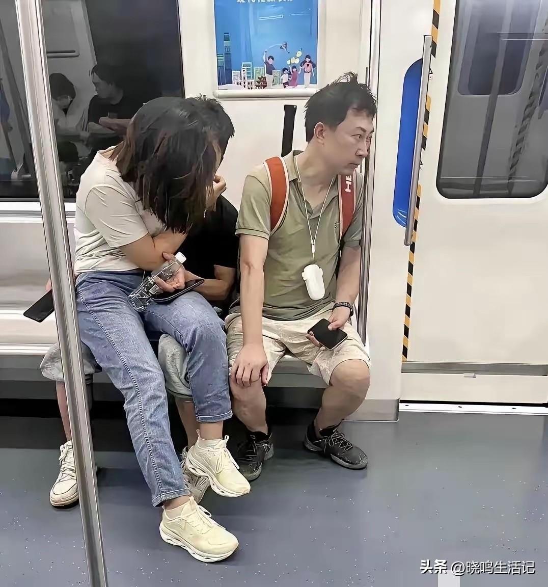不知道此刻，旁边大哥在想什么[捂脸]