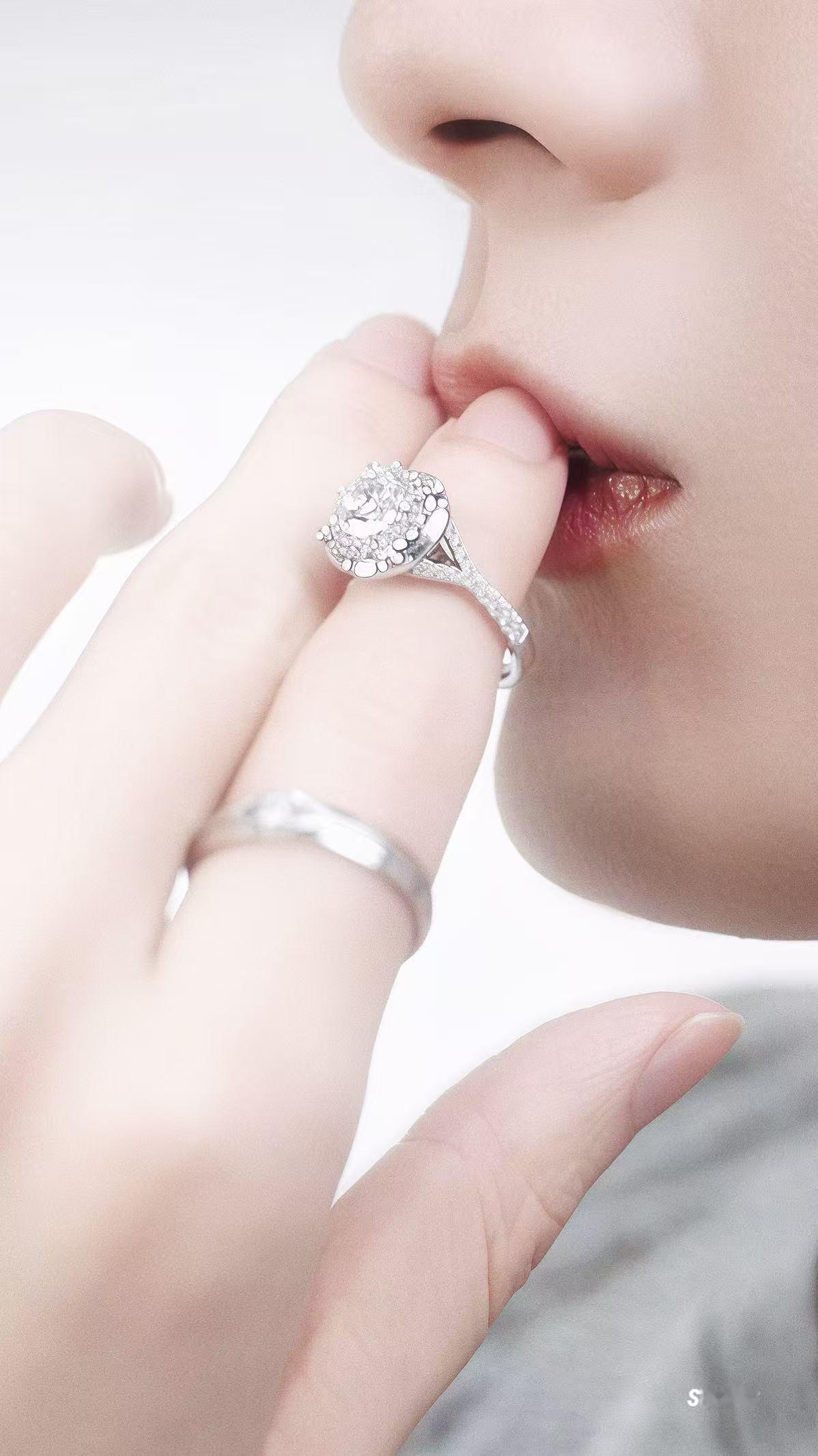 我要亖在这了，六福你在拍什么，确定是在拍金子吗