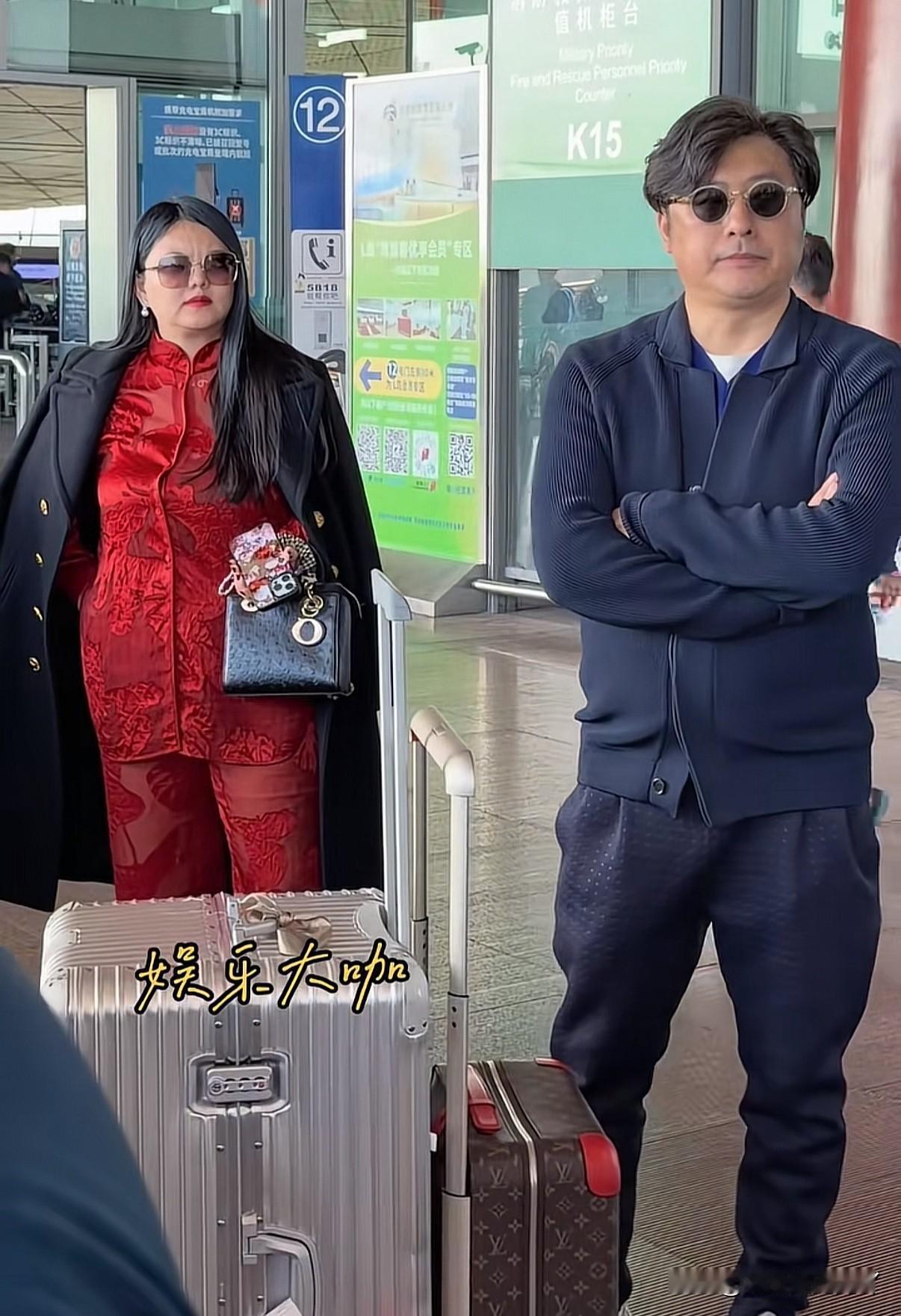 天啦！！李湘怎么变得这么胖了，这样子这起码得130斤往上了吧

不过咱们湘姐美过