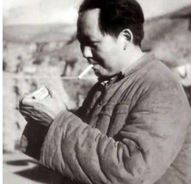 [太阳]1964年，伟人在开会时，看到了正在抽雪茄的李先念，李先念随手递给了伟人
