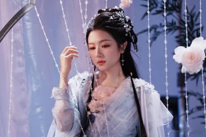 李兰迪撑伞古装海报李兰迪千云兮我的游戏我说了算 《千夜奇谭》李兰迪撑伞古装海报 