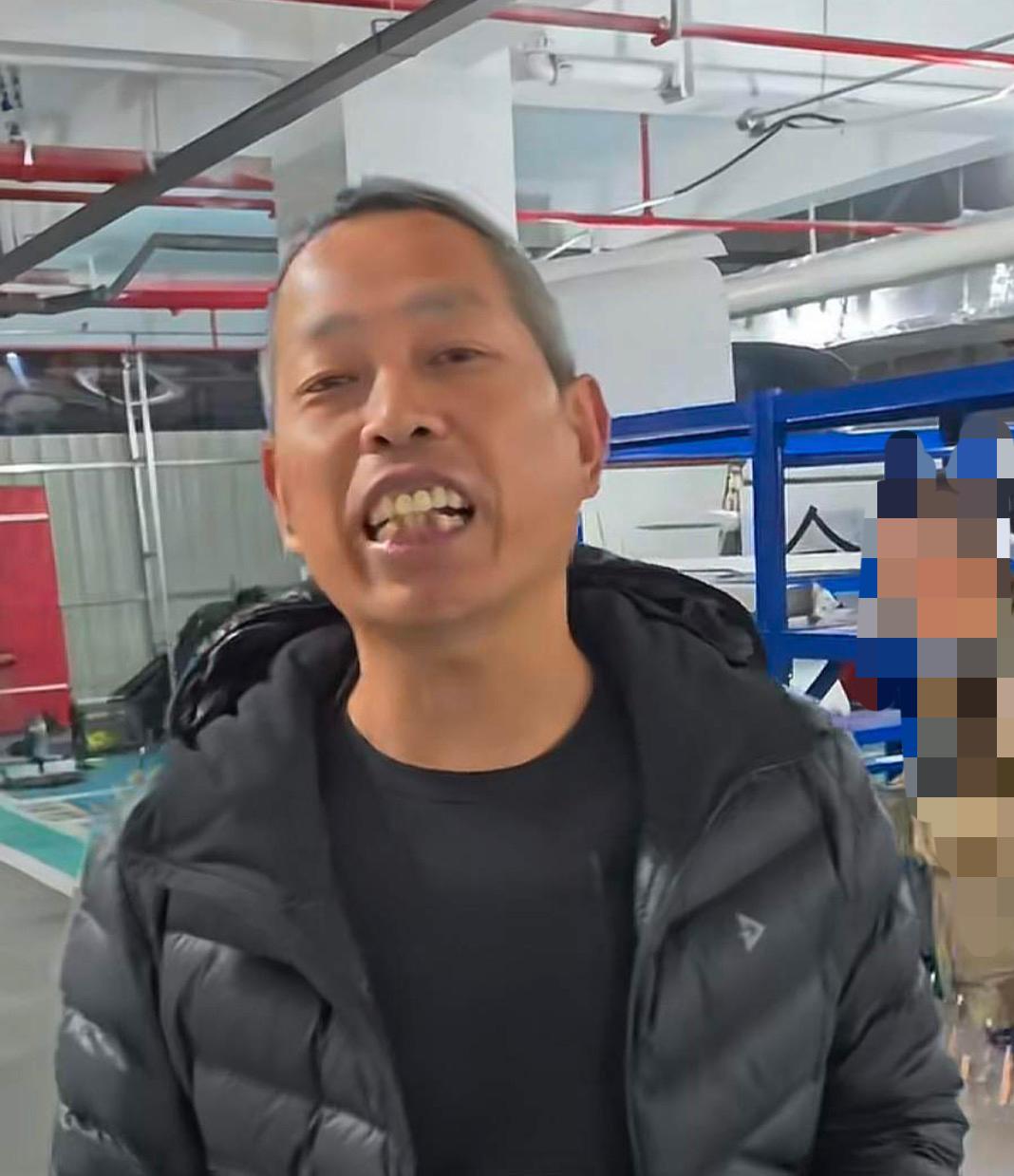 扒了扒张雪的师傅牙哥，越挖越让人破防，这份师徒情远比剧本更动人。

谁能想到，一