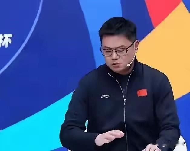 侯英超的评价很犀利，他说相比于国乒女队，国乒男队的临场应变能力有待提高。
刚刚结