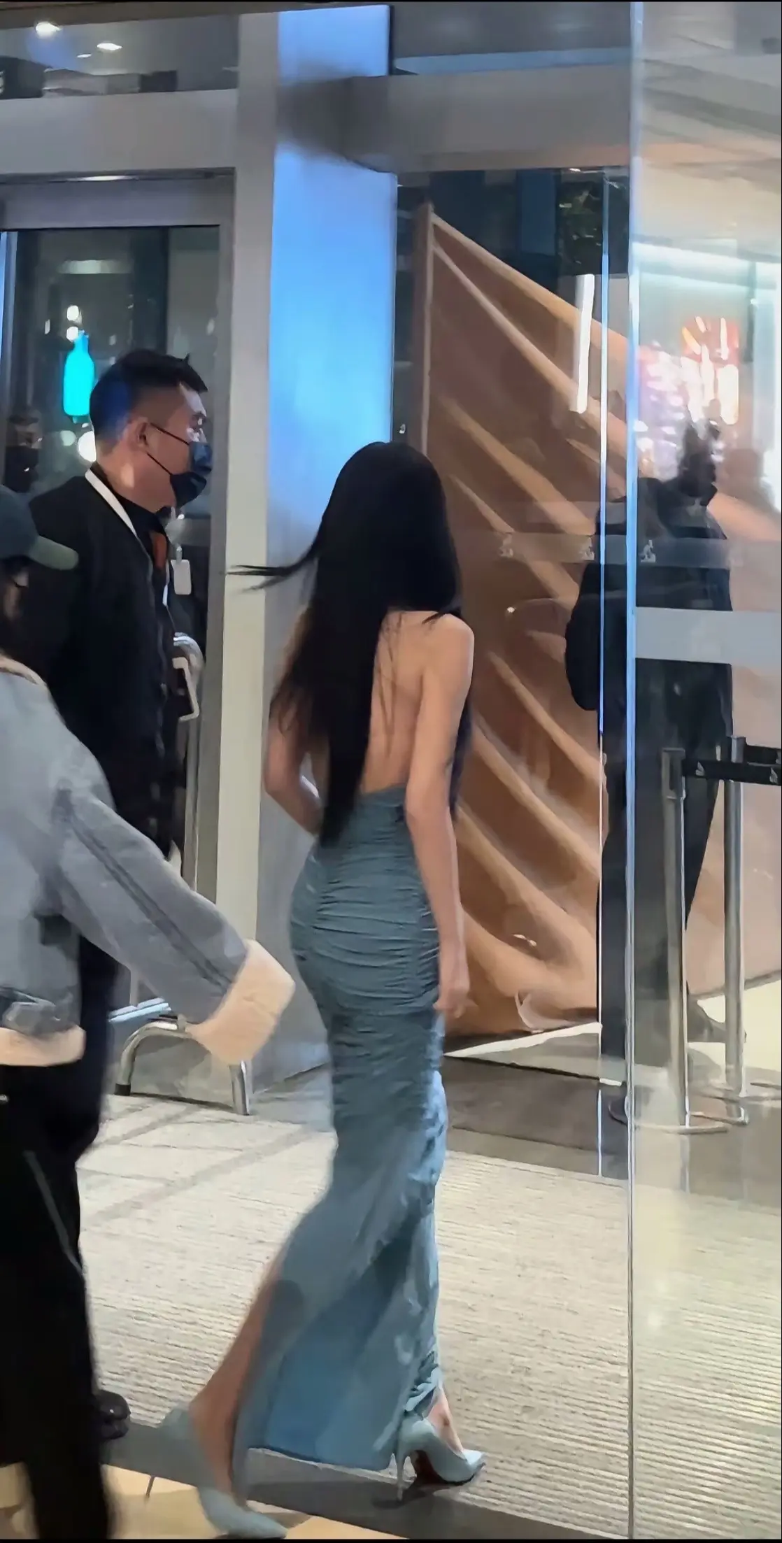 怎么有人背影都这么好看