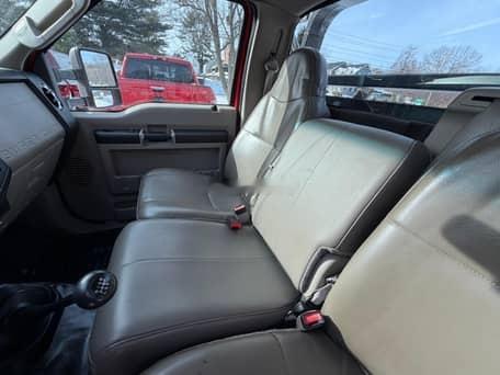 福特F550，装备的是6.4升Power Stroke涡轮柴油V8发动机，325