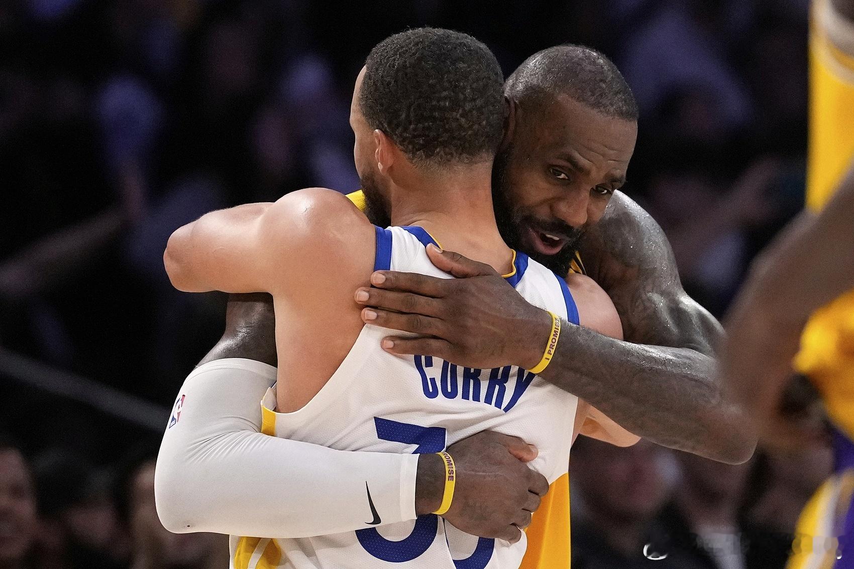 至今为止，本赛季除非勇士和湖人在季后赛中相遇，否则将没有库里对阵詹姆斯的比赛。常