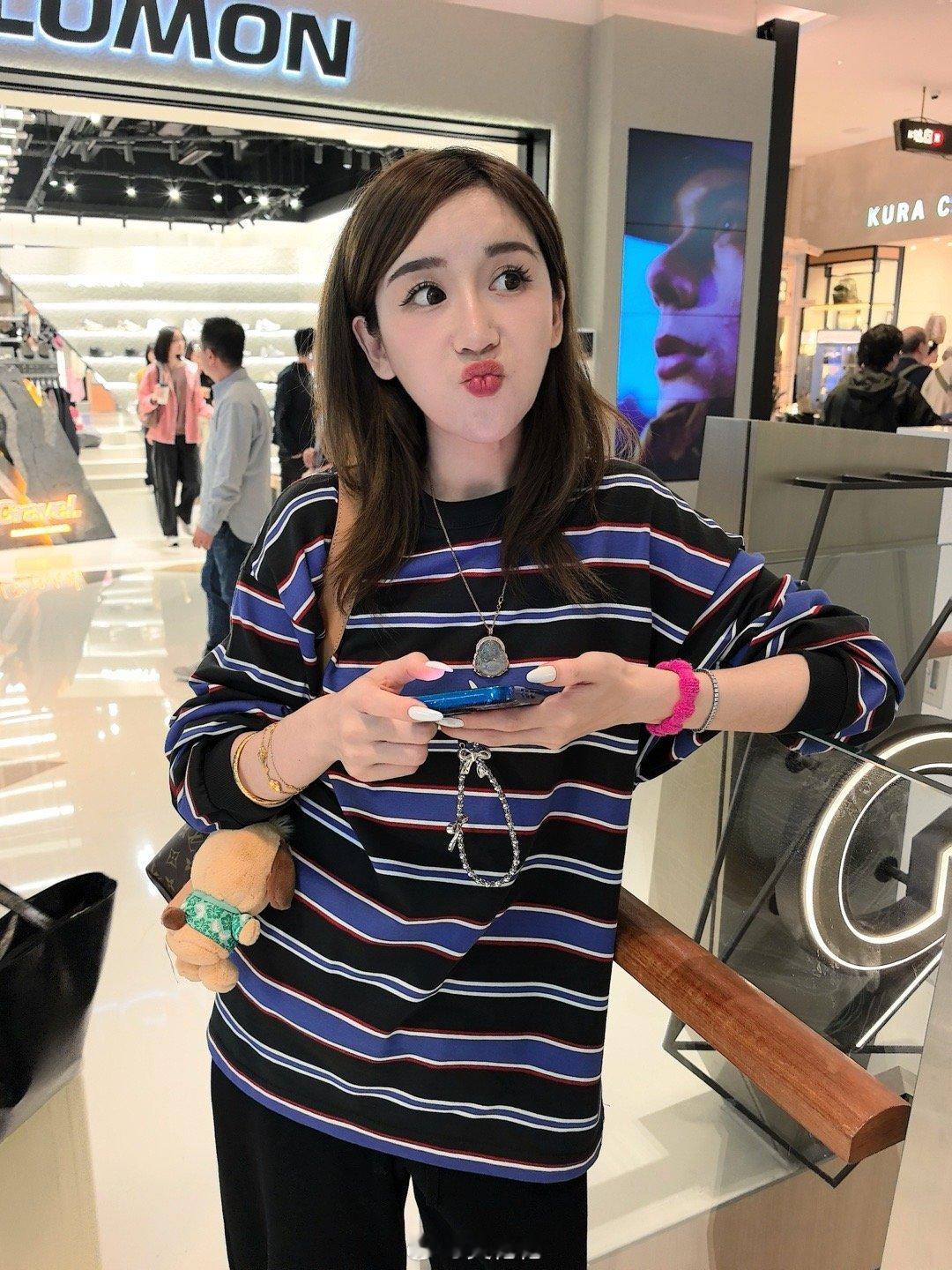 今天我1️⃣8️⃣岁了哦～～～哈哈哈哈哈哈哈祝我永远快乐！！！！！！ 