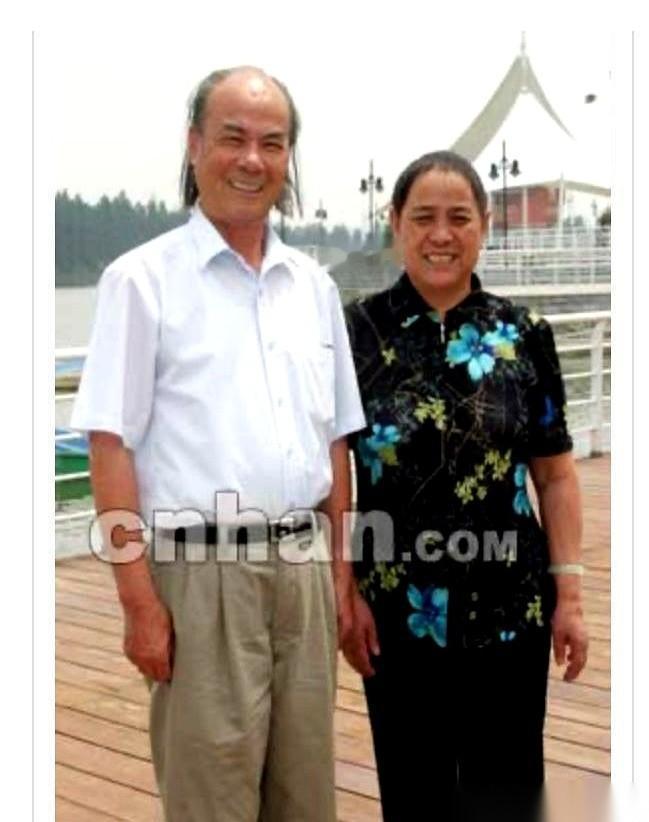 八九十年代的武汉人，谁不记得电视里那个笑眯眯的老爷子？
亲自上阵做广告，给全武汉