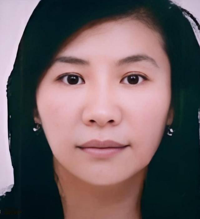 这个女人叫祁春艳，是一个寡妇，凭着出色的容貌，她傍上了一个亿万富翁。为了能彻底控