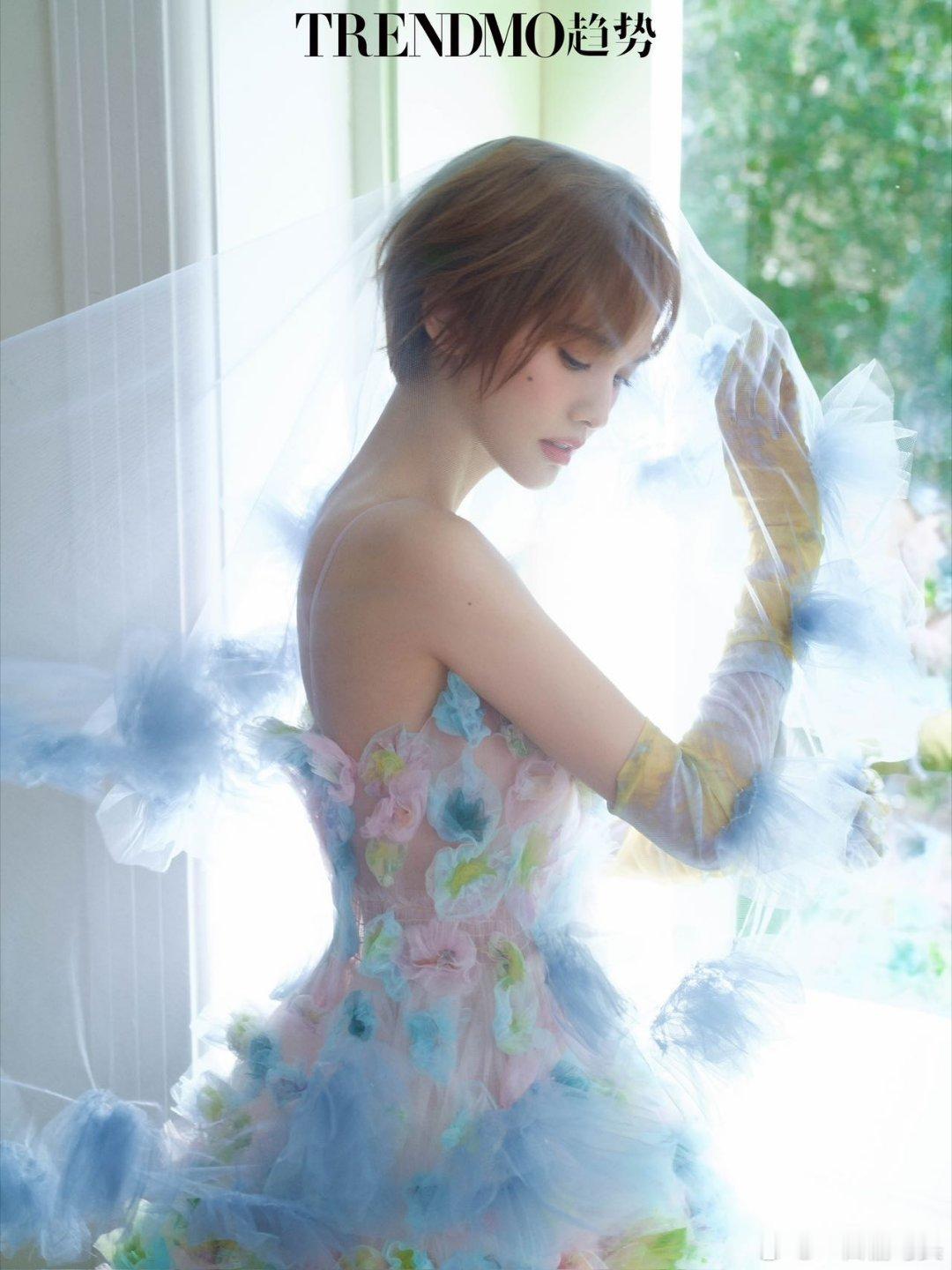 杨丞琳说夏天替我延续杨丞琳短发纱裙造型杨丞琳时尚大片来了！短发配纱裙又酷又仙，马