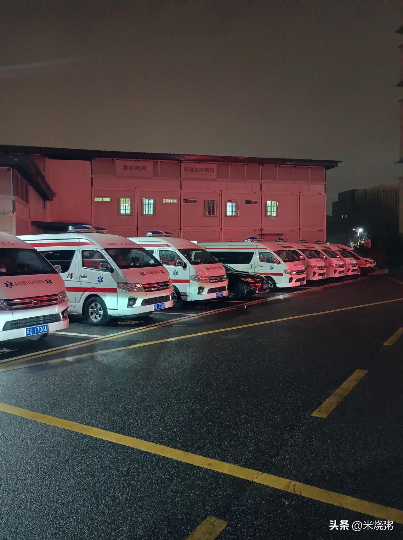 传闻张雪峰在苏州最为富庶的工业园区跑步时，突发心脏疾病不幸离世。这到底是运气不好