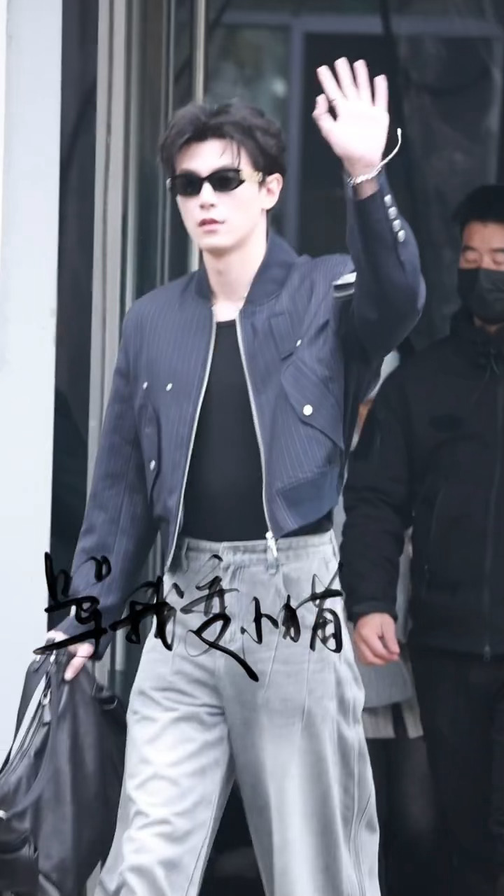 邓凯今天这把完全男模来的邓凯hi6录制上班路透