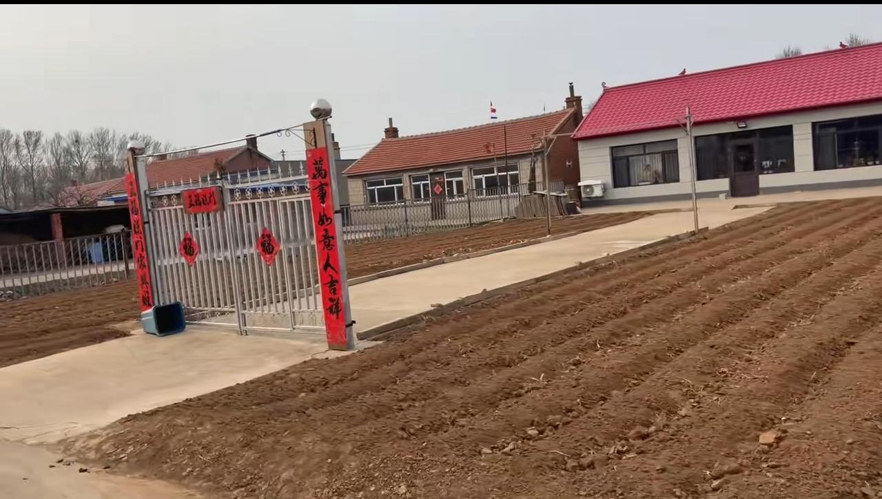 这才是独门独院，
不接受反驳。
况且隔音效果，
那么好。