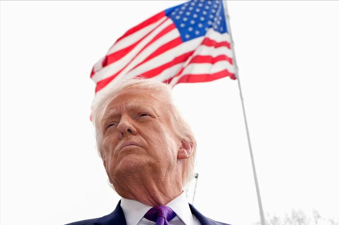 彭博社今天报道：“美国总统特朗普表示，如果北京方面不帮助疏通霍尔木兹海峡，他可能