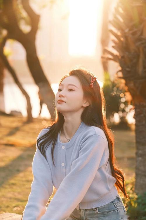 生肖马立春后，属马人贵人缘非常好，更容易受到老板的提携和同事的认可，事业顺利，求