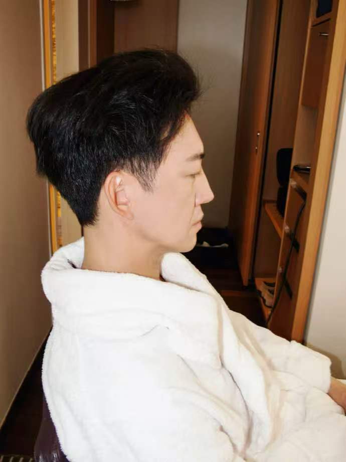 没想到王阳倒时差靠追剧王阳出差倒时差也在追剧被王阳笑到！倒时差不靠休息靠追剧，沉