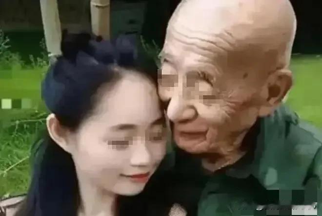 69岁老头婚内给小40多岁的情人转了82万，老婆发现后把情人告了，法院：还钱！最