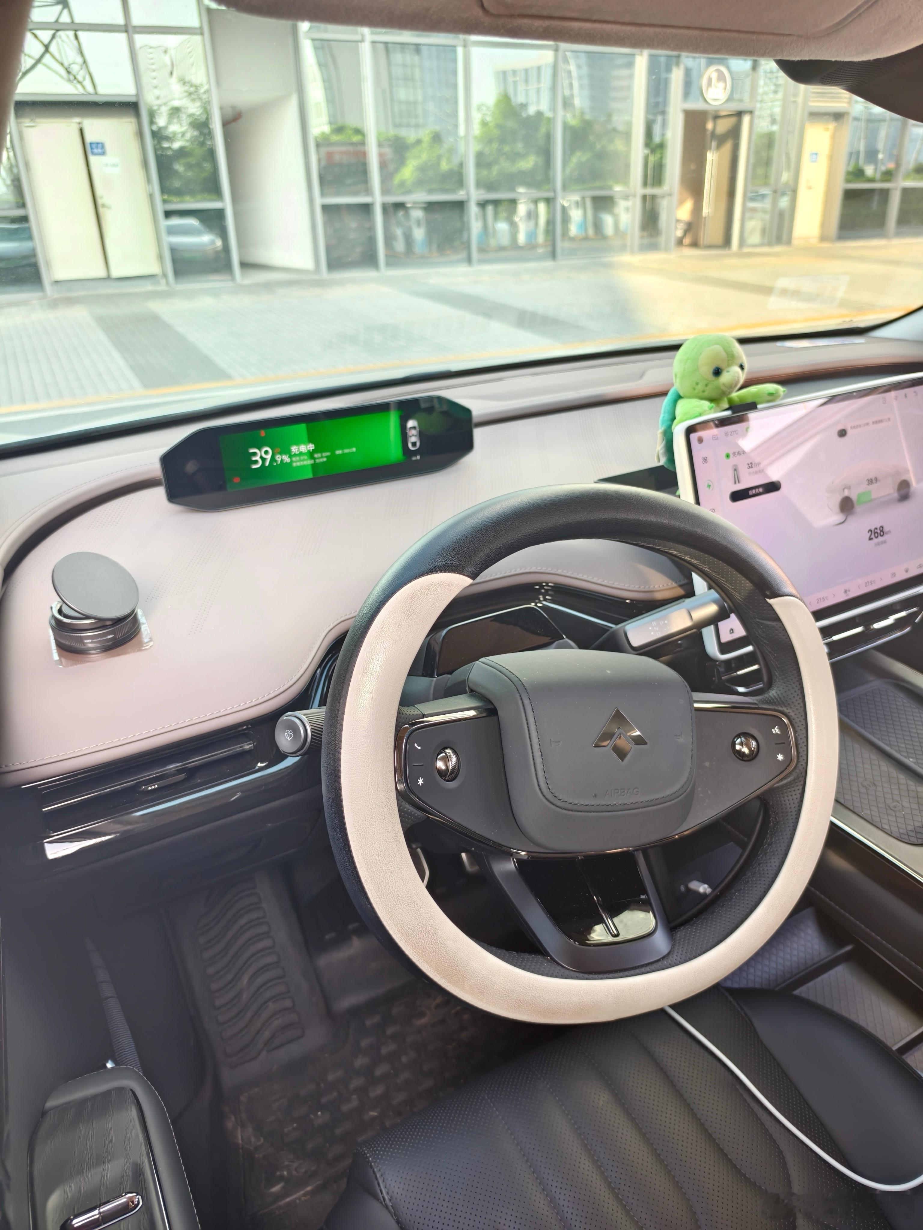 我的昊铂HT开了小半年，算完电费账直接被惊到：每天40公里通勤，电费居然才3块钱